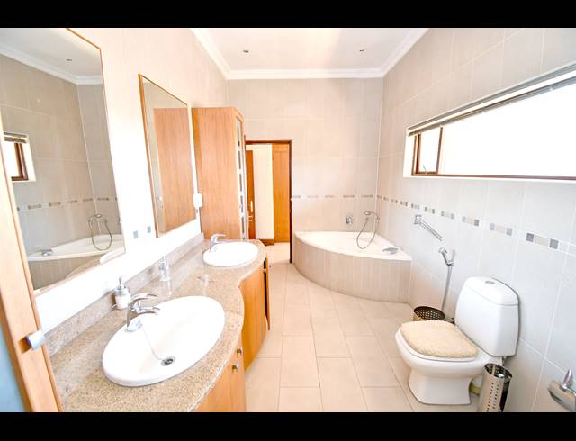 6 BEDROOM HOUSE FOR SALE IN CROWN NORTH